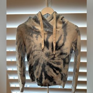 This is new with tags! Great quality from Soul Cycle! Hoody with pocket in front